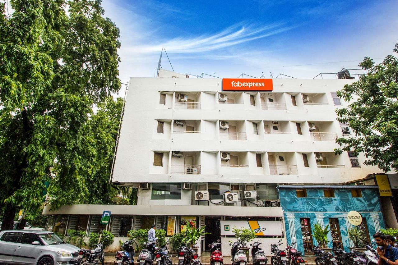 Fabexpress Kalyan - Nr Dairy Dan Circle Vadodara Exterior foto